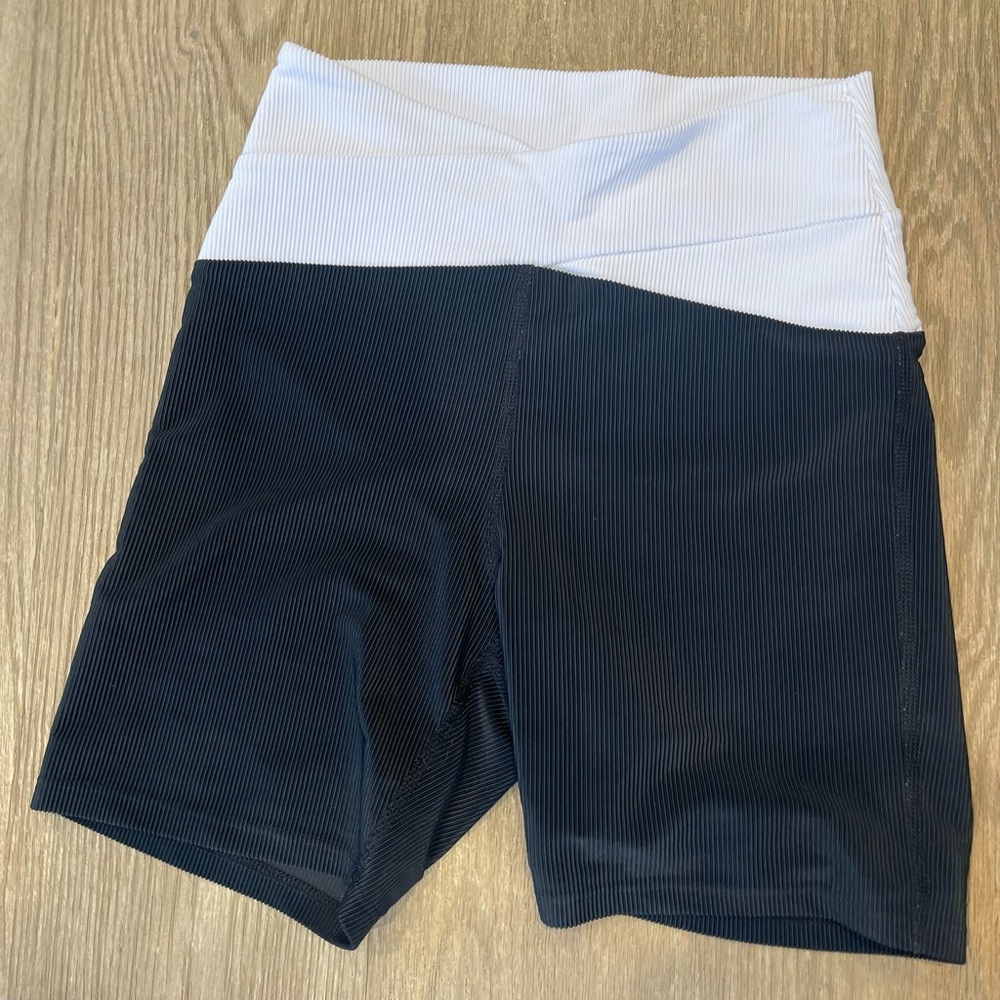 Beach Riot Cora Shorts - Picture 10 of 10